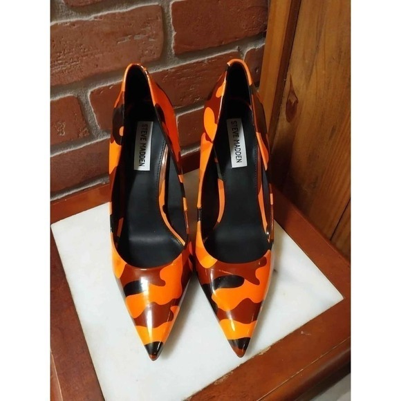 Steve Madden Camo stilettos.  Size 8.5M - Picture 1 of 9